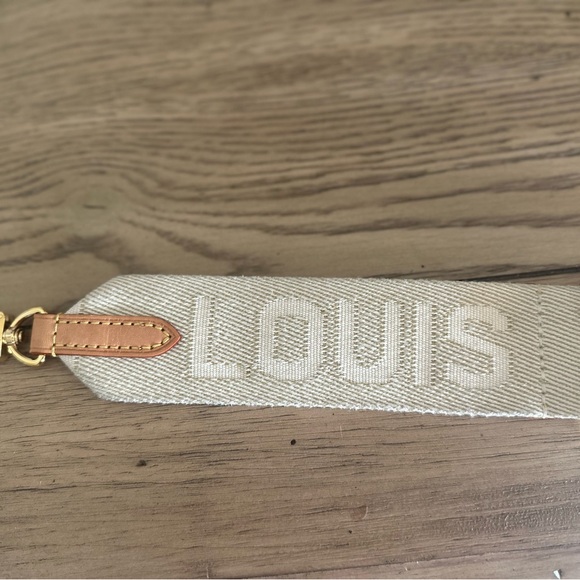 Louis Vuitton High Rise Crossbody bumbag EUC! - Picture 4 of 8